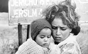 mother and daughter at nakba - palestine - bokitta blog 