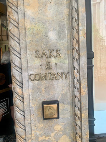 Saks_fifth_avenue_new_york_shoes