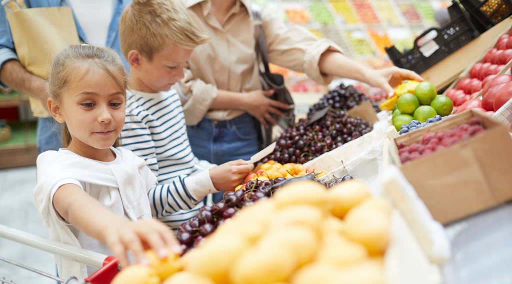 Kids picking fruits and veggies at farmers market