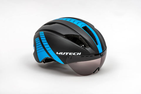 Helmet with goggles for bicycles