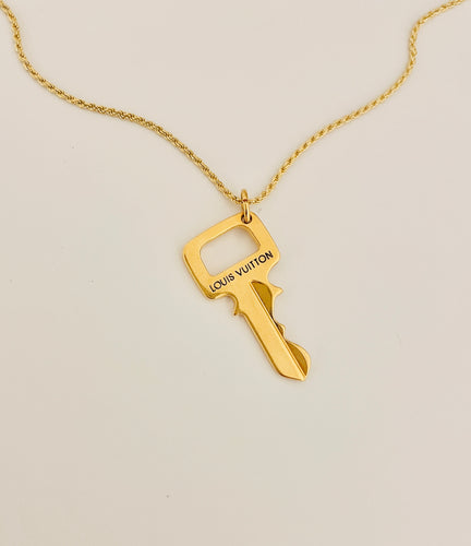 Louis Vuitton logo lock necklace - large size – Secondlifejewels