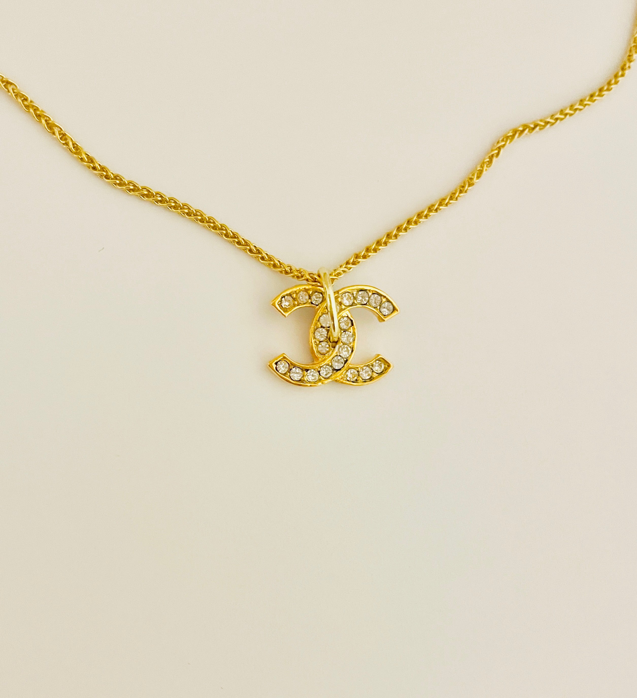 Chanel crystal logo necklace – Secondlifejewels