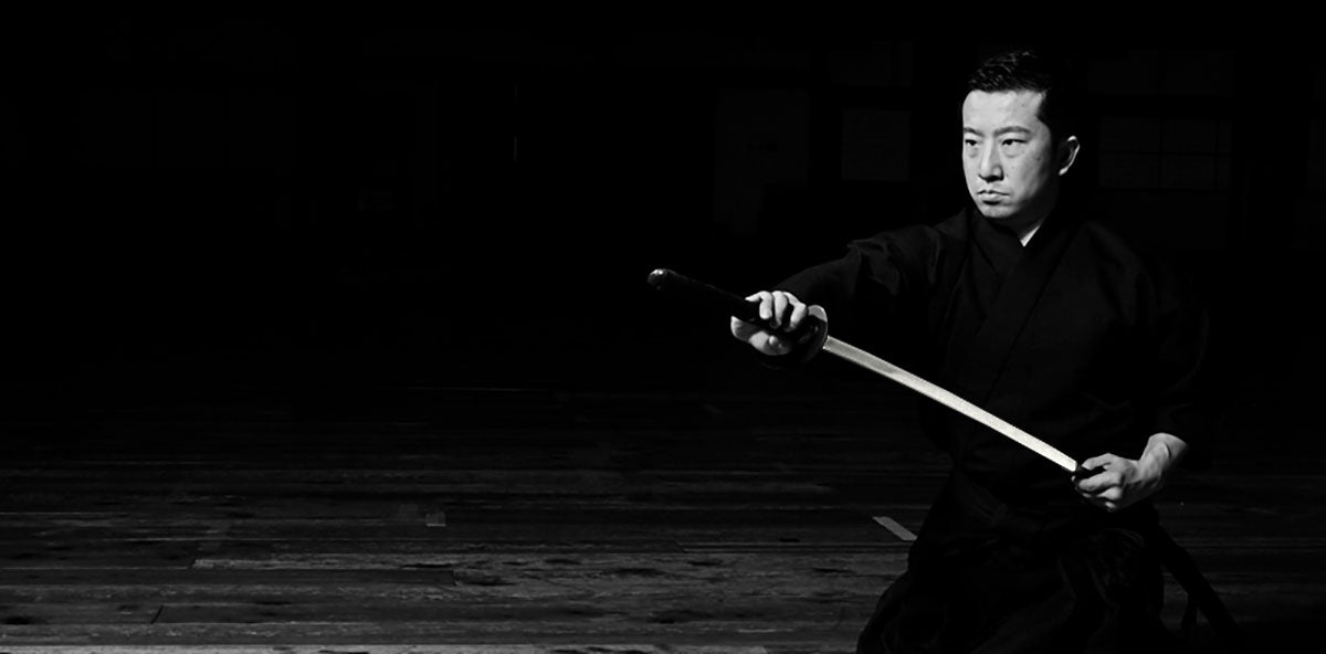 Hikinuki motion of Japanese sword drawing