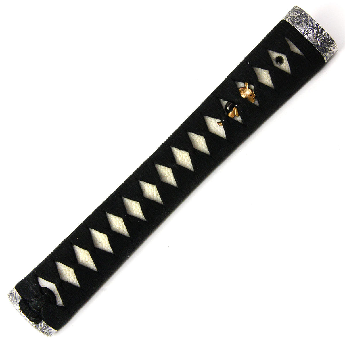 A properly wrapped tsuka of Japanese sword Katana with uniformly formed diamonds along the whole length of the tsuka