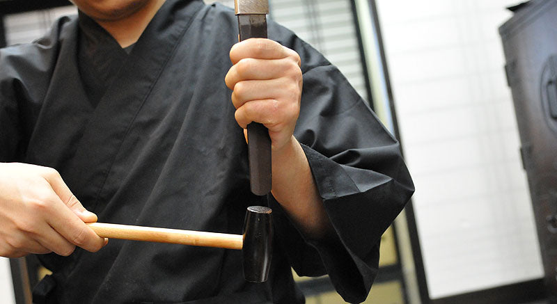 Hitting the end of tang with a mallet helps to remove teh habaki and seppa easily