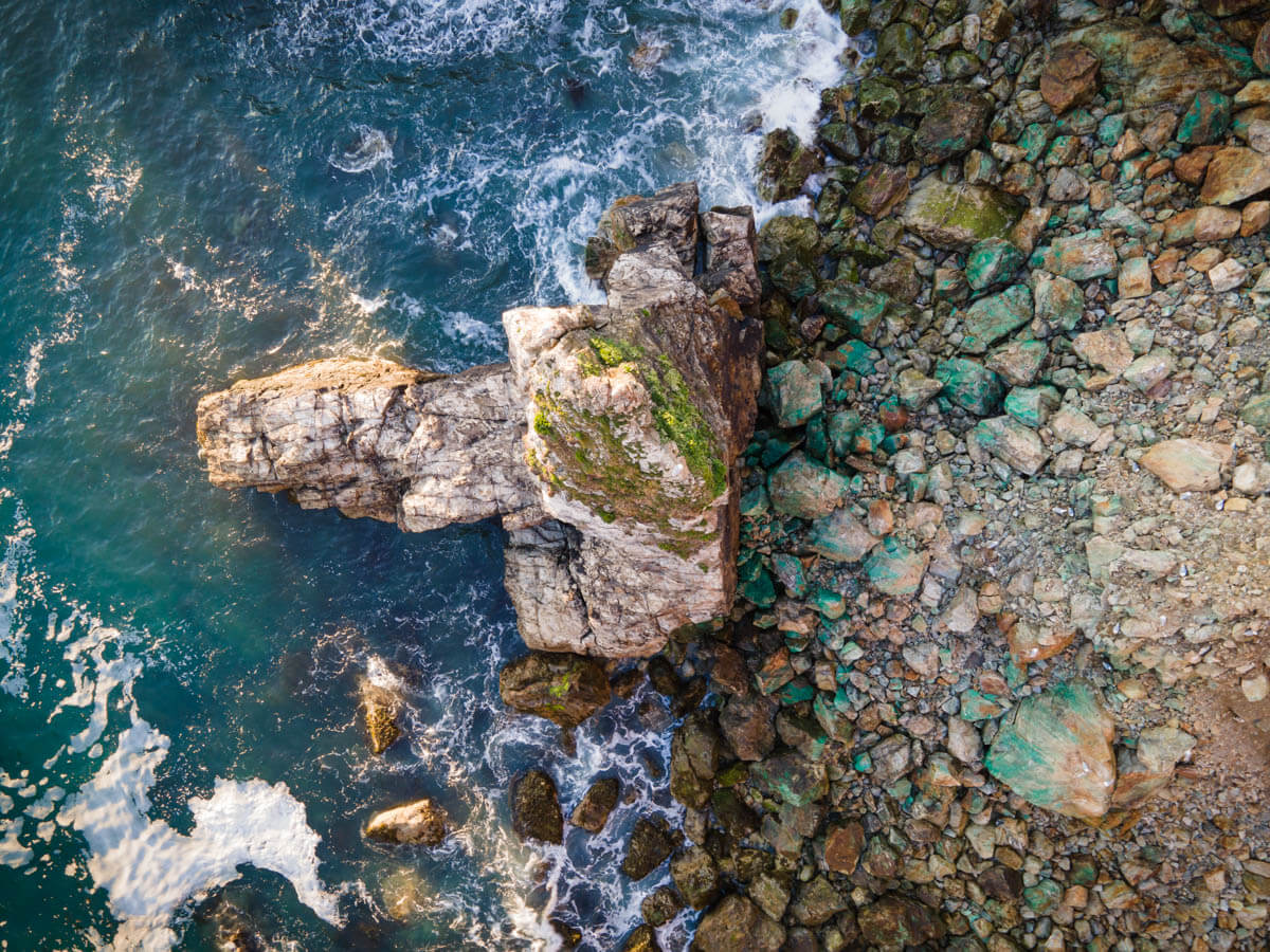 coloured boulders hanover cove