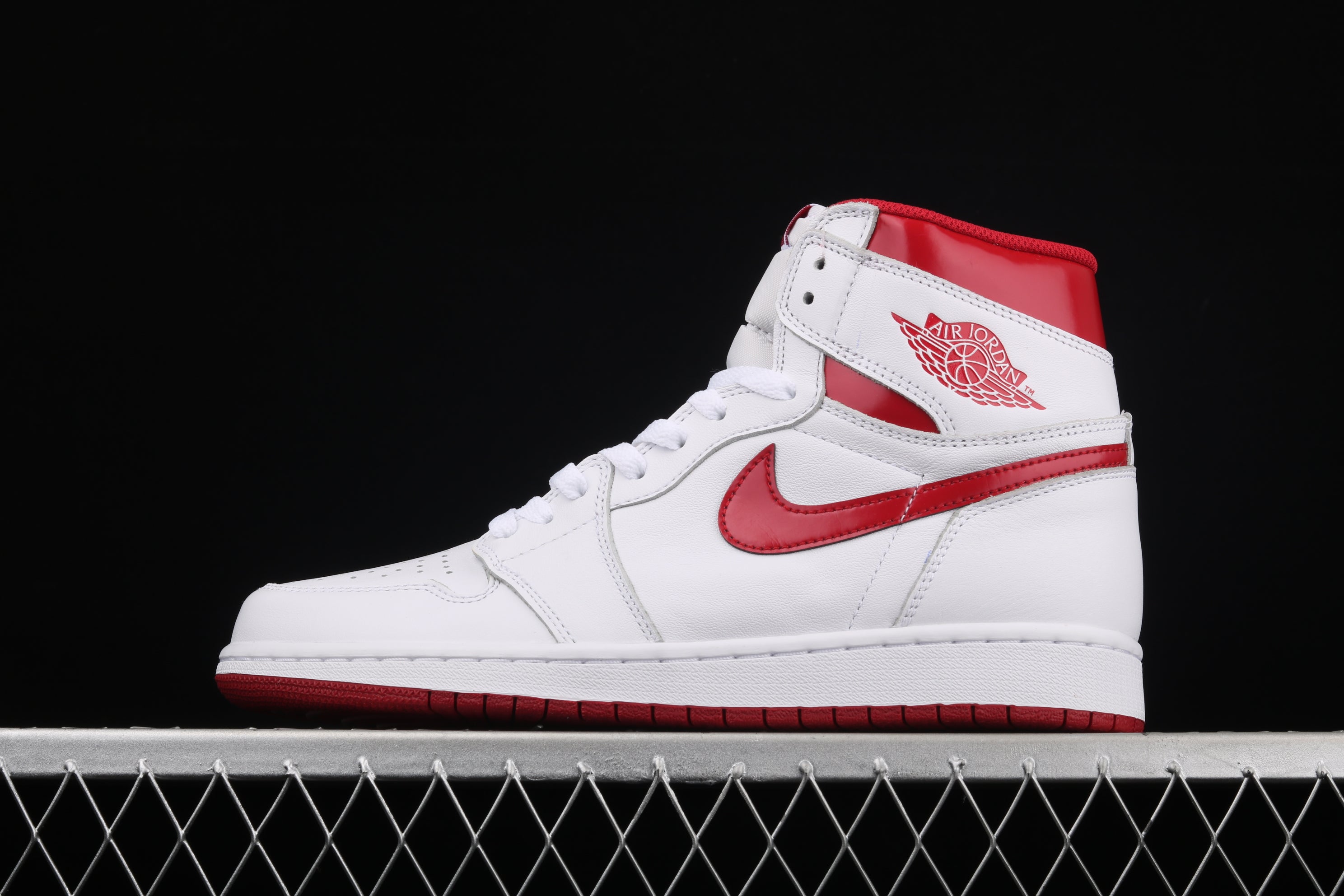 jordan 1 white metallic red