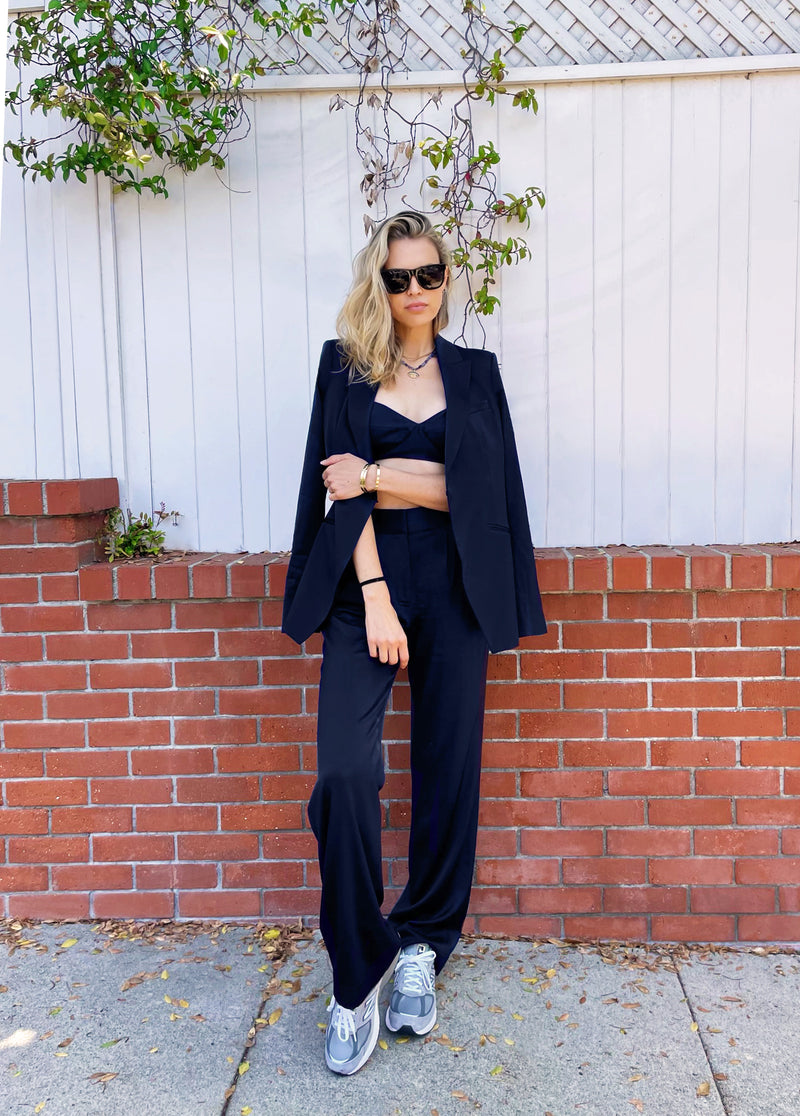 Black Satin Wide Leg Pants Outfits (1 ideas & outfits)