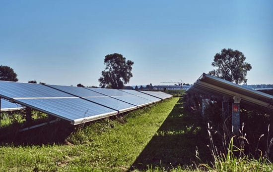 solarmodule auf dem boden