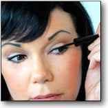 applying liquid eye liner