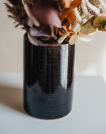 Load image into Gallery viewer, Pure black vase - Medium
