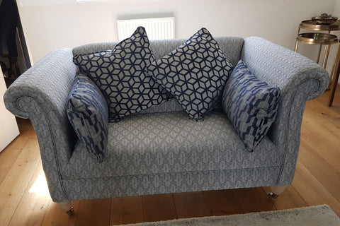 Chesterfield_petite_sofa_silver