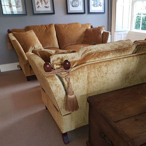 Stowe_Knole_sofa_gold_velvet