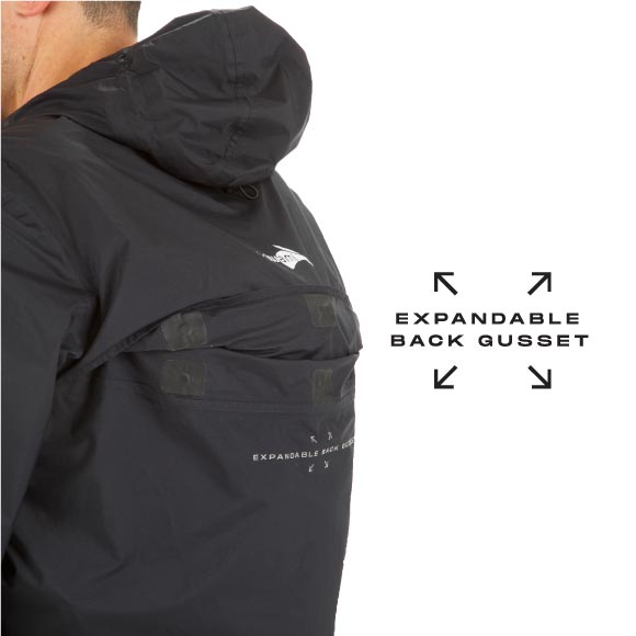 trail jacket Passt sich der Form Ihres Rucksacks an und gibt Ihnen viel Bewegungsfreiheit.
