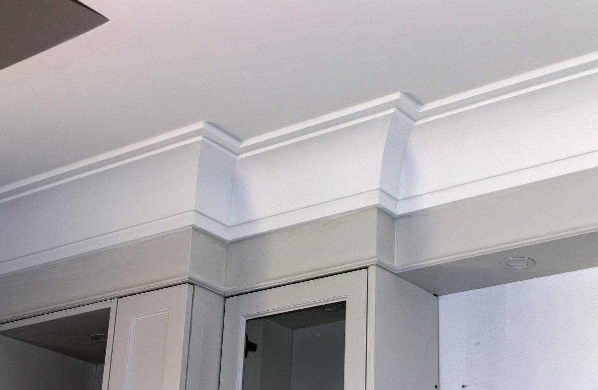 Crown moulding corner