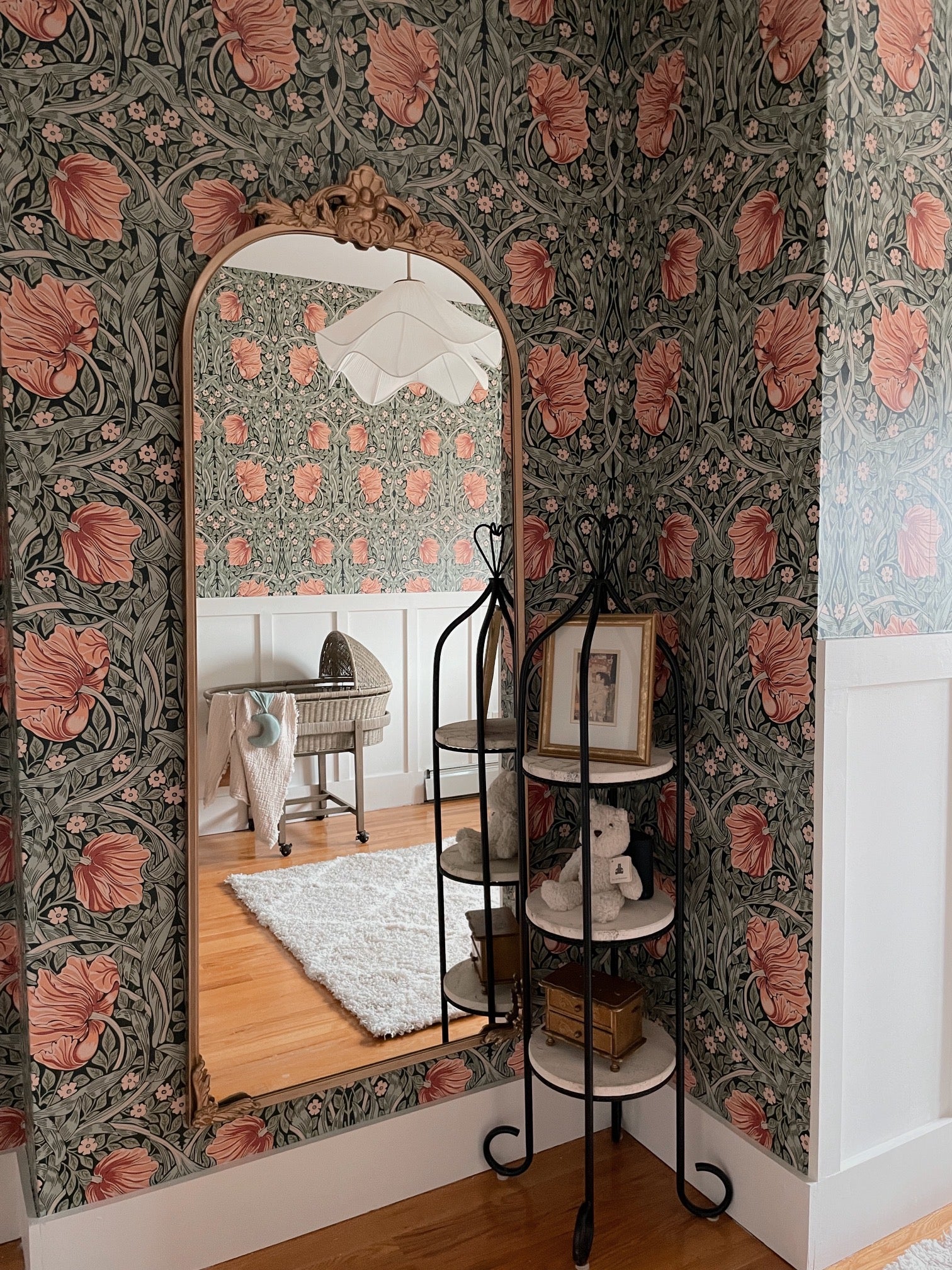 Tips for Hanging Wallpaper like a Proish
