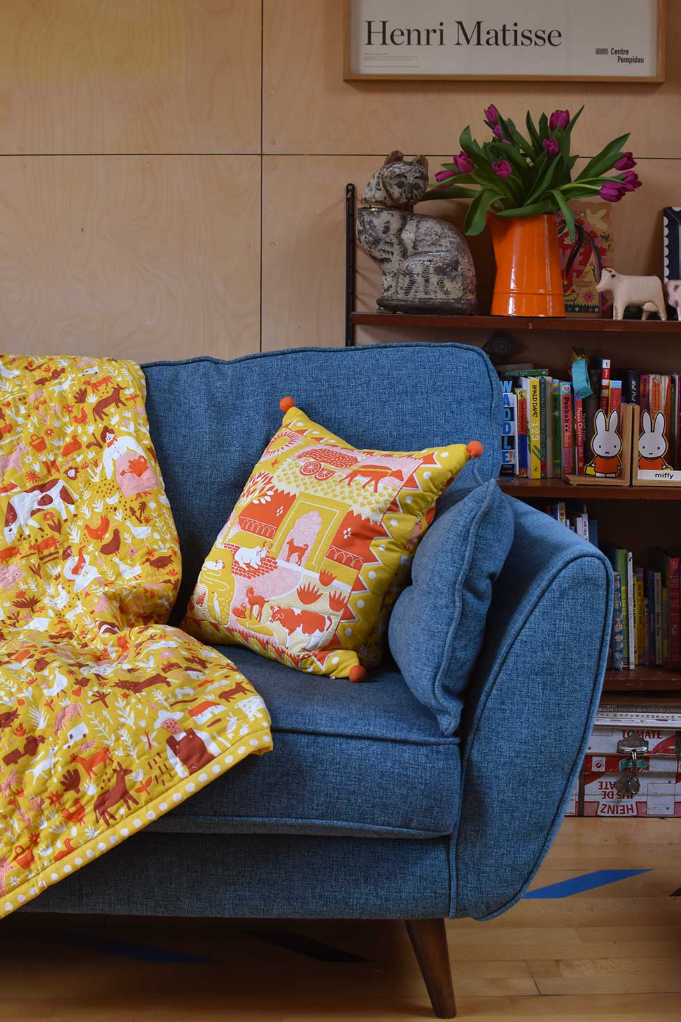 Safomasi Printed Peanut Yellow Cushion and Quilt Sofa Throw
