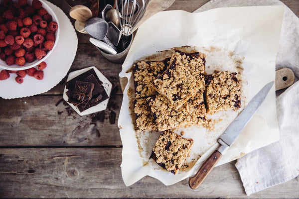 Oatmeal and granola raspberry date squares