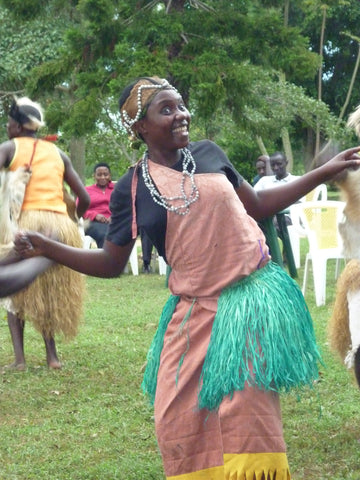 Pearls of Africa Impressionen Uganda Tanzende Frau