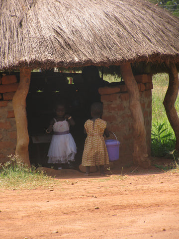 Pearls of Africa Impressionen Uganda Kinder in Hütte