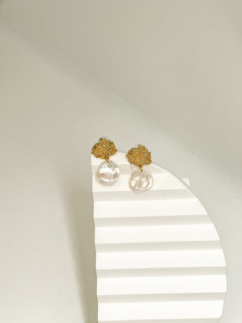 petal pearl gold foil Earring