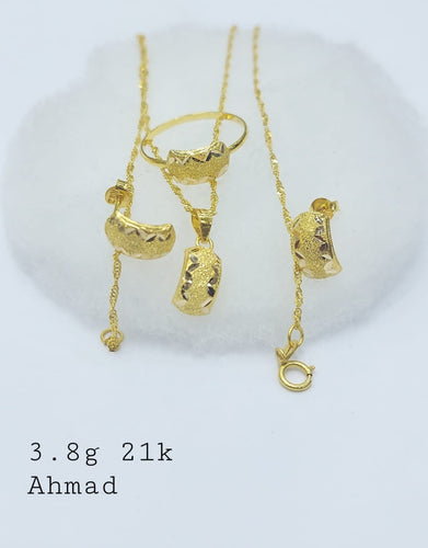 21K Saudi Gold Set Of Delicate Earrings, Necklace and Ring 3.7 Grams  (TX287)