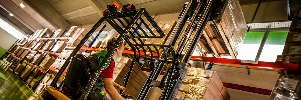 sit down forklift vs cherry picker