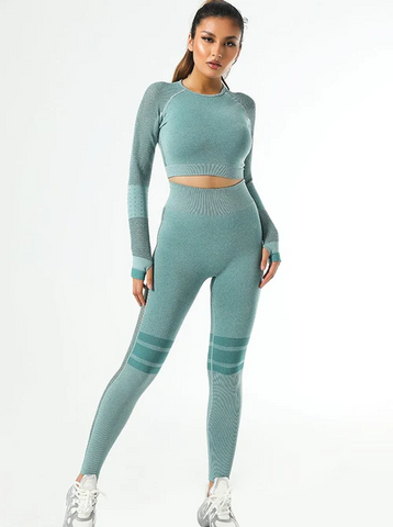 Wholesale Women's Athleisure Fashion Yoga Set with Thumb Buckles
