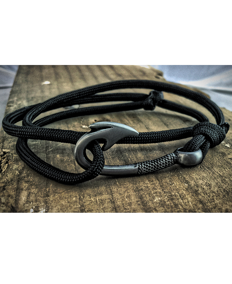 paracord fishing bracelet