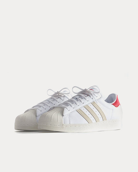 Teoría establecida Arancel transmitir Adidas x Kith Kith for TaylorMade Superstar White / Red Low Top Sneakers -  Sneak in Peace