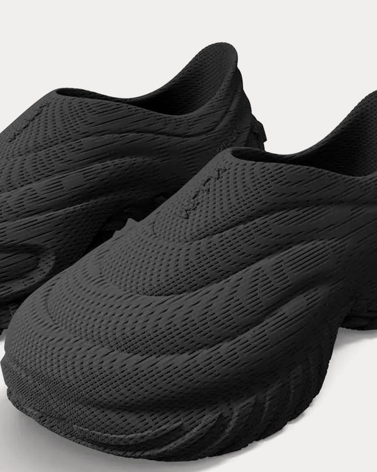 MLLN Próta Black Slip On Sneakers - Sneak in Peace