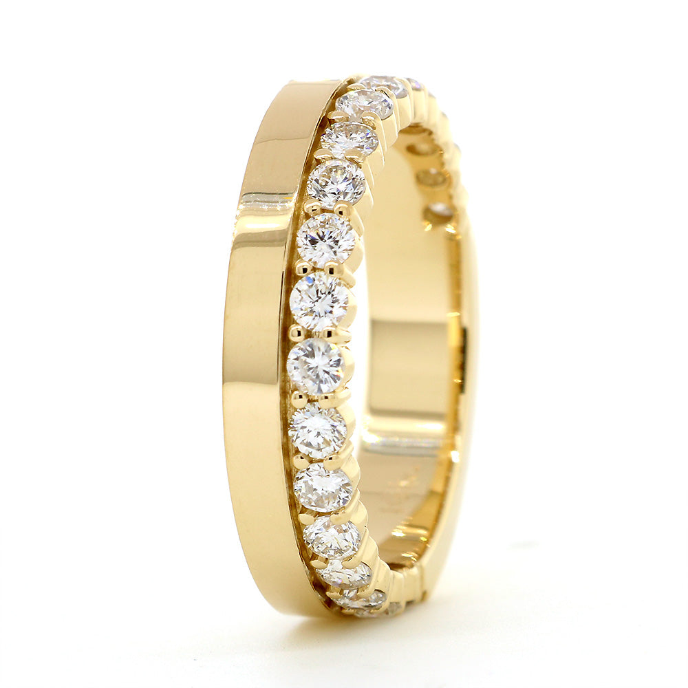 15 Stunning Designs of Gold Wedding Rings for Unique Look