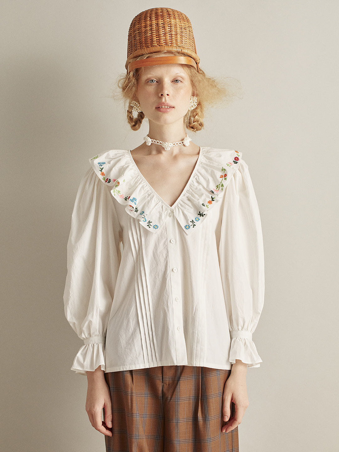 Unlogical Poem Flower Embroidery Blouse