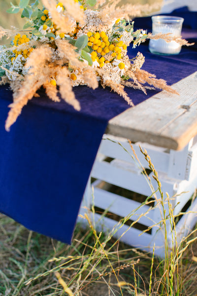 Tischläufer Samt Nachtblau mit Trockenblumen