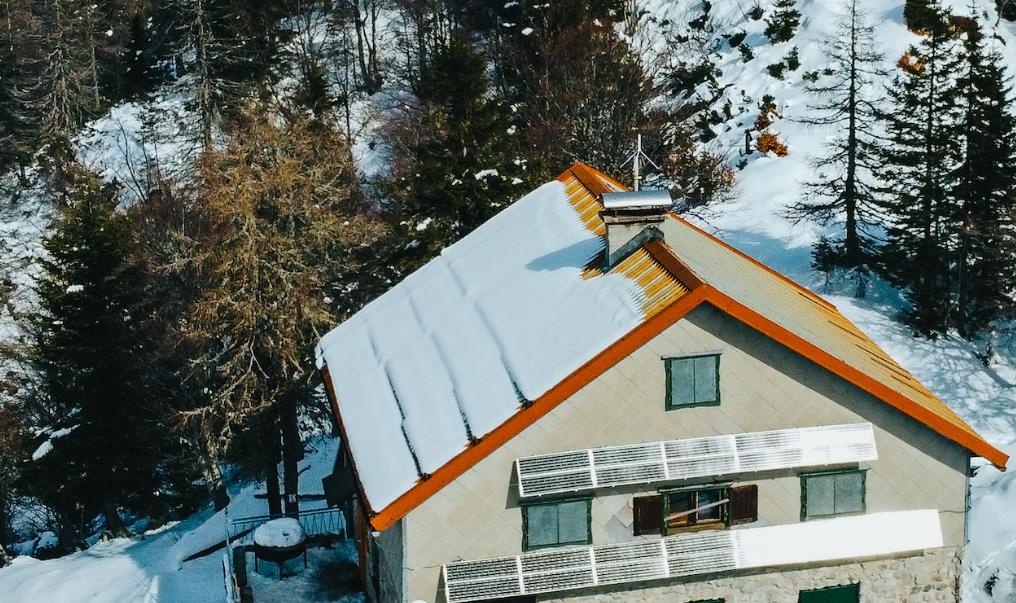 Ways to Remove Snow and Ice From Solar Panels