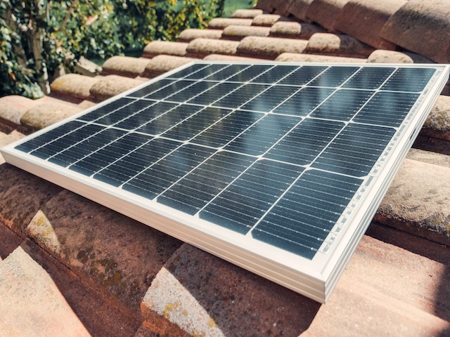 solar-panel-on-roof-tiles