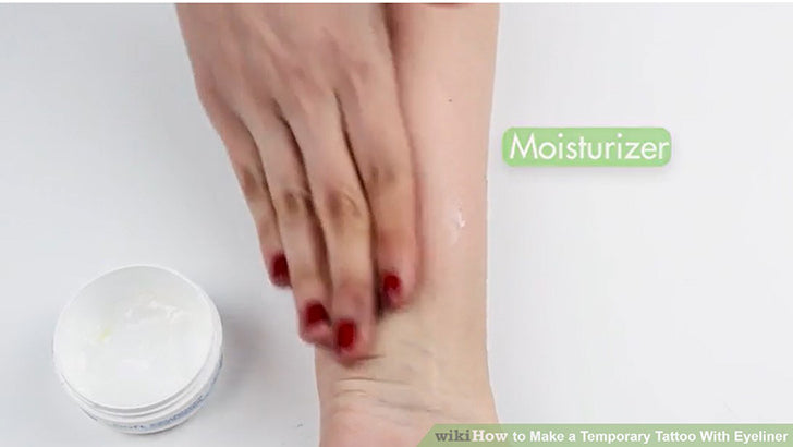Bước 2: Rửa sạch và dưỡng ẩm vùng da sau khi tẩy