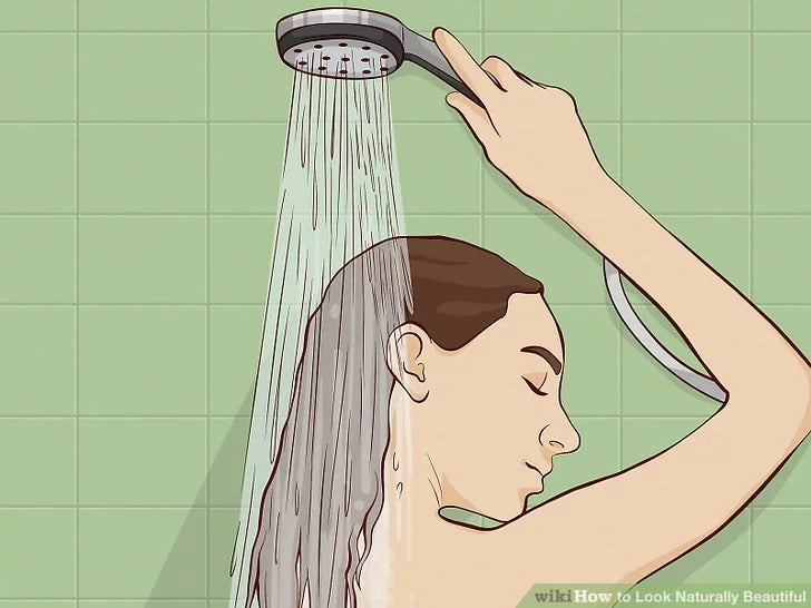 Bước 1: Tắm và gội đầu thường xuyên.
