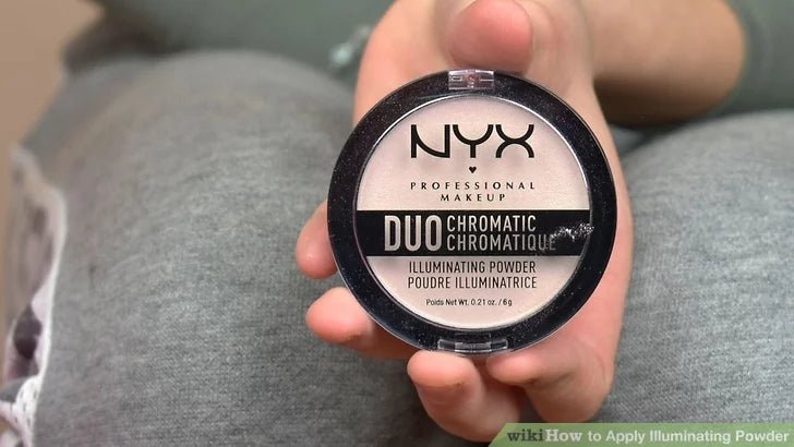 Bước 2: Chọn màu hồng đào hoặc vàng hồng nếu làn da của bạn là tông màu trung bình.