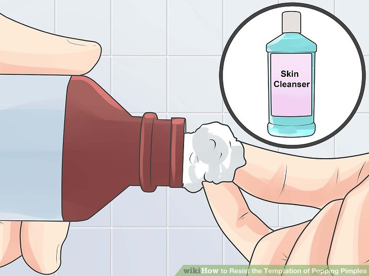Bước 1: Sử dụng sữa rửa mặt và tẩy tế bào chết dịu nhẹ