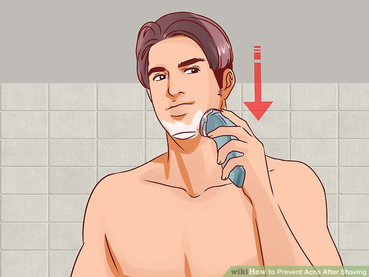 Bước 4: Thực hiện các động tác vuốt xuống nhẹ nhàng trong khi cạo râu