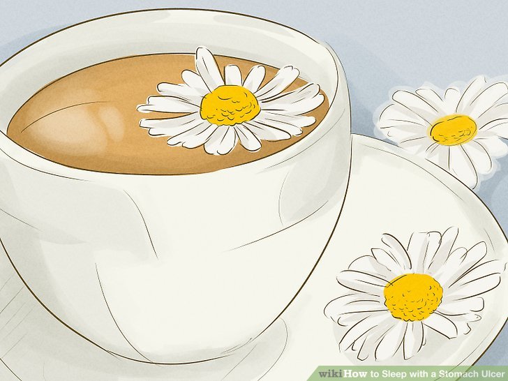 Uống trà hoa cúc trước khi đi ngủ để giảm đau