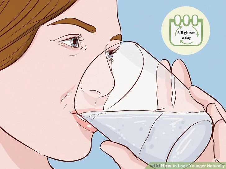 Bước 1: Uống ít nhất 6-8 cốc nước mỗi ngày.