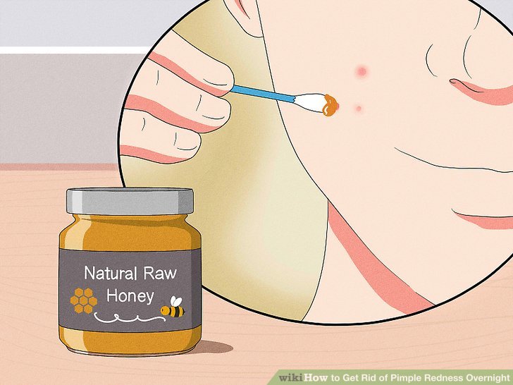 Bước 1: Bôi mật ong nguyên chất lên nốt mụn