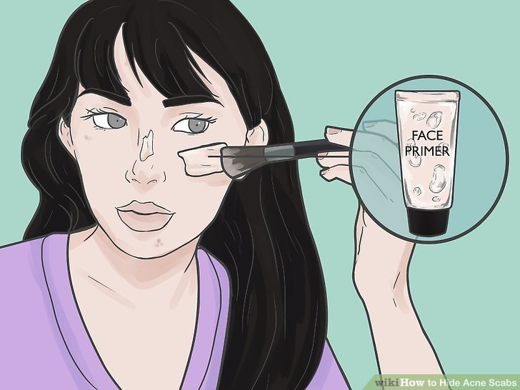 Bước 2: Phủ một lớp kem lót lên da mặt để giúp giữ lớp trang điểm lâu trôi hơn