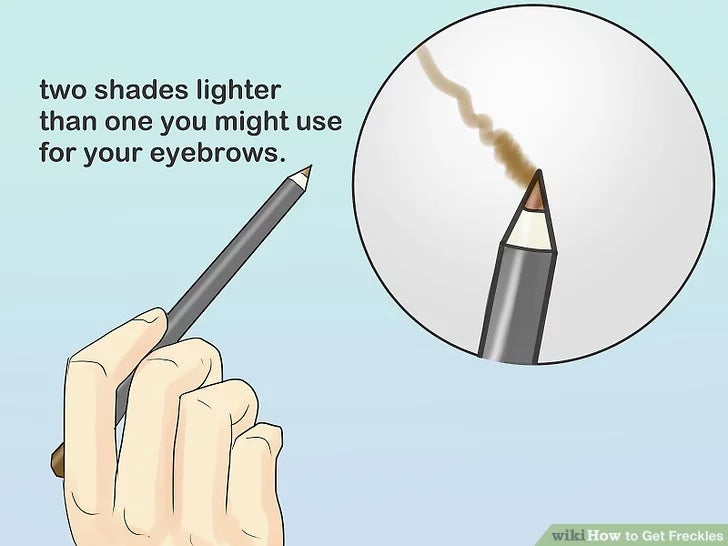 Bước 2: Chọn một cây chì kẻ mày để vẽ tàn nhang.