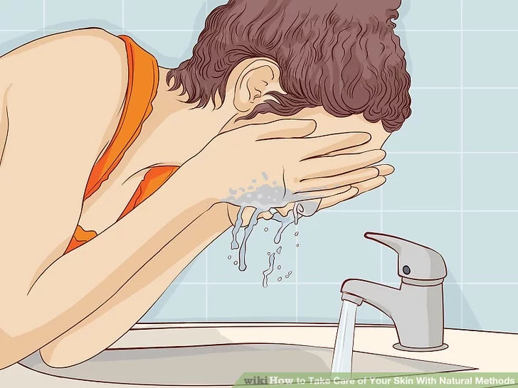 Bước 1: Rửa sạch da hai lần một ngày và bất cứ khi nào bạn đổ mồ hôi.