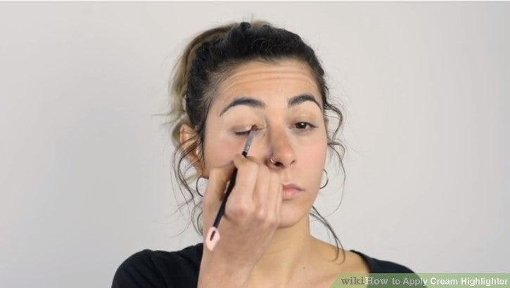 Bước 6: Hoàn thành thói quen trang điểm mắt của bạn.