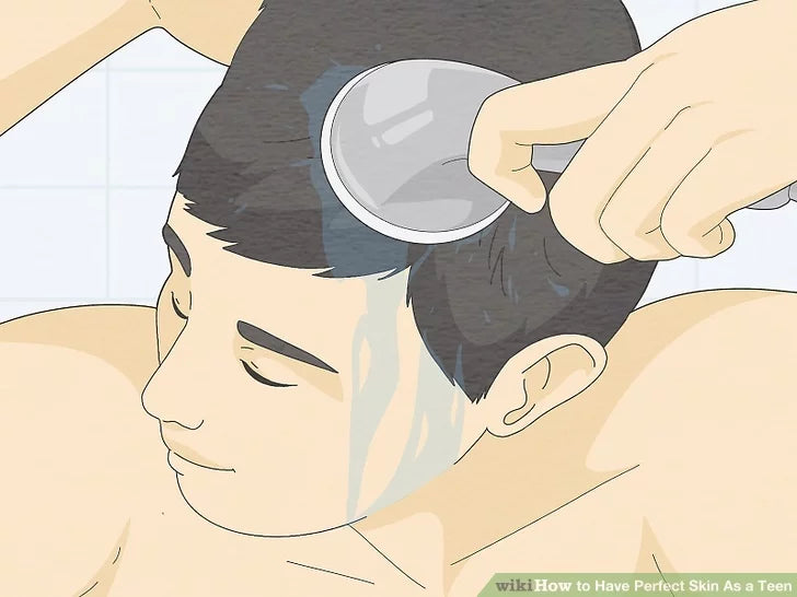 Bước 4: Sau khi làm sạch cơ thể, bạn hãy dội một lượt nước lạnh để có làn da đẹp mịn màng.
