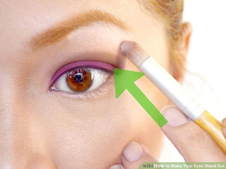 Chọn bất kỳ màu phấn mắt nào mà bạn muốn nếu bạn có đôi mắt nâu